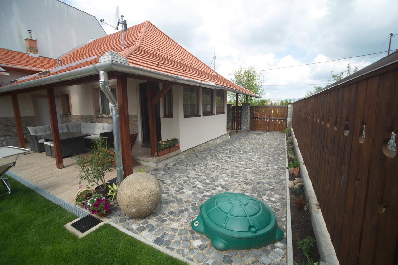 Holiday Home Podium Eger Bagian luar foto