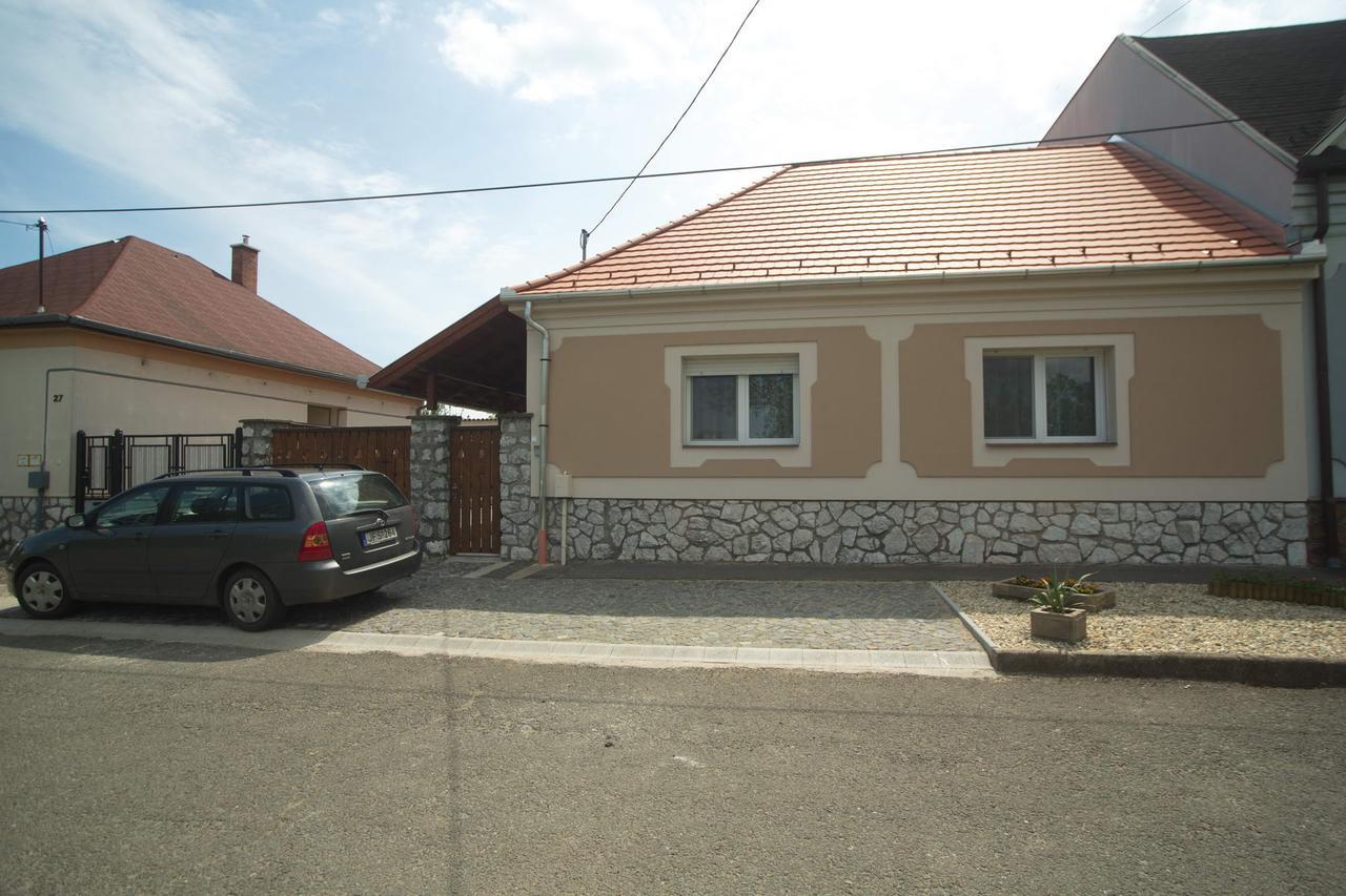 Holiday Home Podium Eger Bagian luar foto