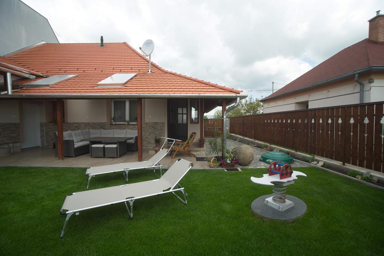 Holiday Home Podium Eger Bagian luar foto